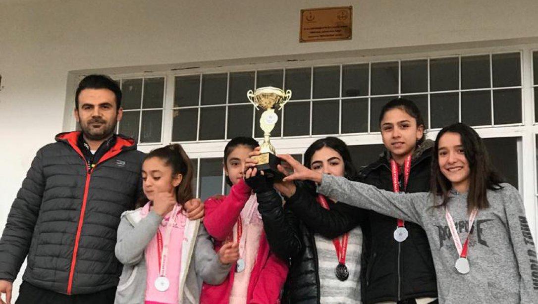 Zeyrek Ortaokulu Atletizm Öğrencileri İlimizi Temsilen Adanada Katıldığı Yarışmada Türkiye 8.si Oldu